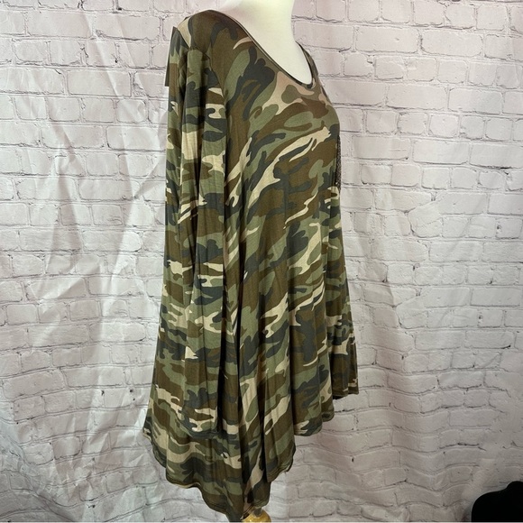 NWT Boutique Long sleeve camo print with sequin pocket tunic top knit - Picture 3 of 9